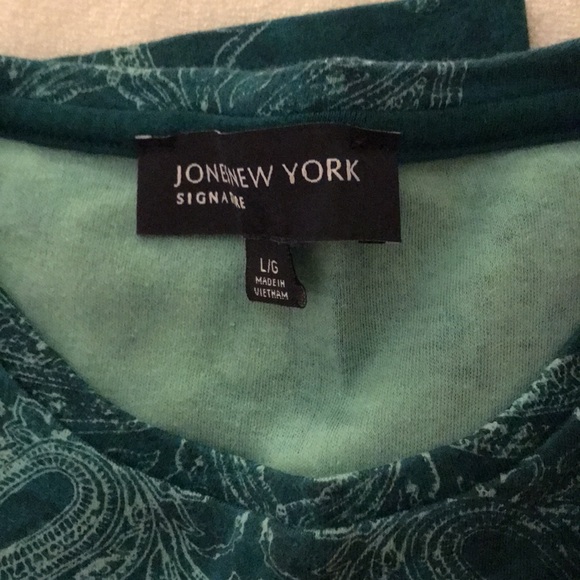 Jones New York and Croft and Barrow tee shirts. Size large long sleeve - Picture 2 of 4